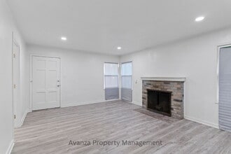 Building Photo - 3745 Kenmore Dr S