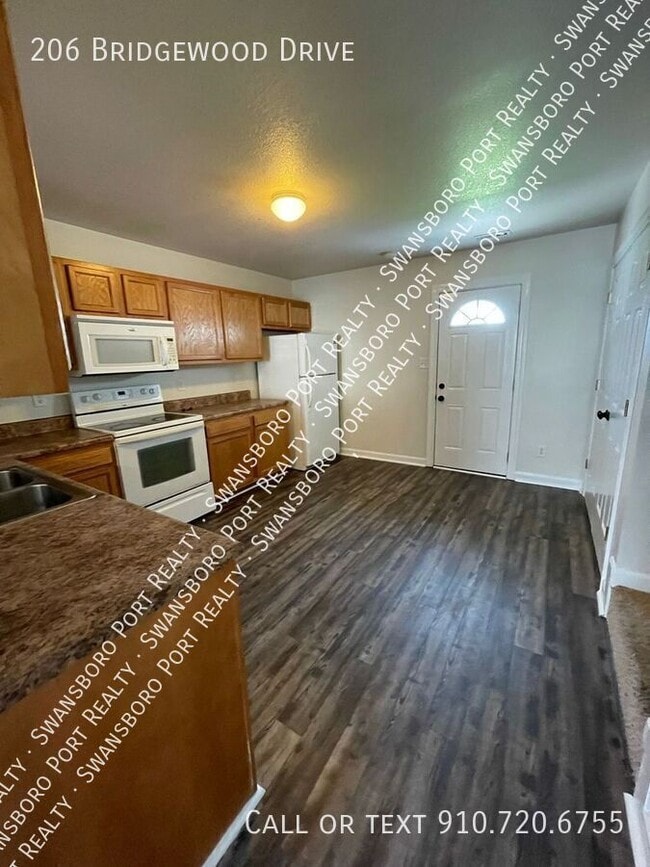 Building Photo - 206 Bridgewood Dr