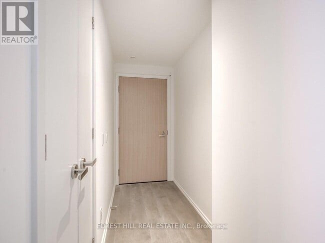 Building Photo - 5 Soudan Ave