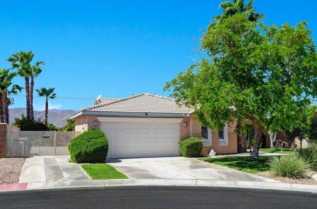 Foto del edificio - AVAILABLE NOW!! GORGEOUS 3 Bedroom 2 Bathroom Home in Indio!
