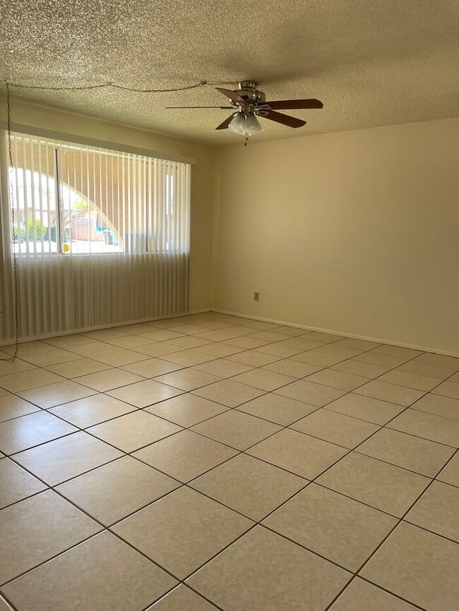 Foto del edificio - -$500 Off First Month Rent-Light and Brigh...