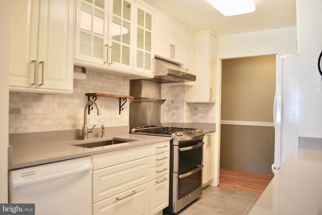 Foto del edificio - 2850 Dover Ln