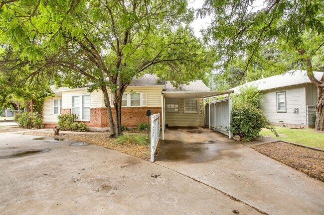 Foto del edificio - Pre-leasing for July!