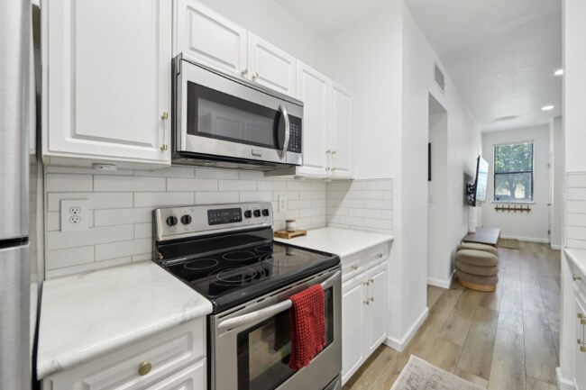 Foto del edificio - 7104 Cross Creek Cir