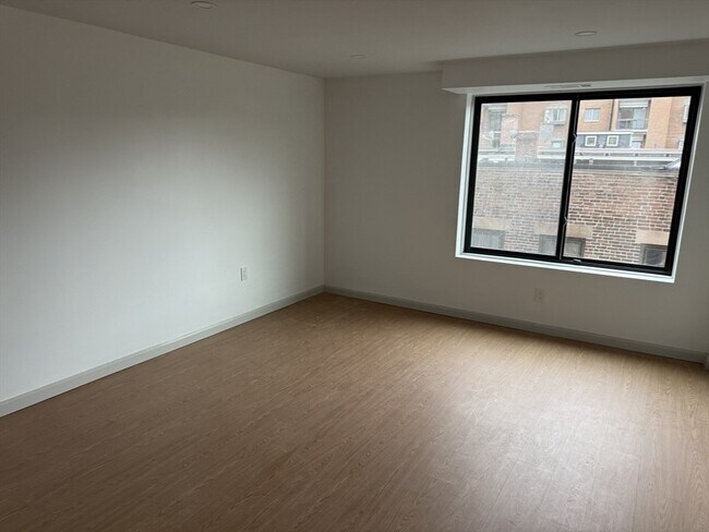 Foto del edificio - 1243 Beacon St