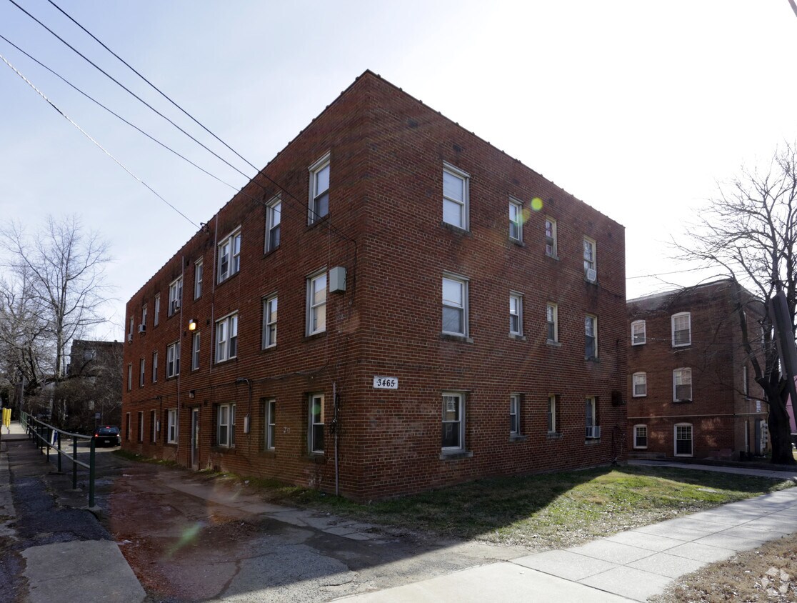Foto principal - 3465 Minnesota Ave SE