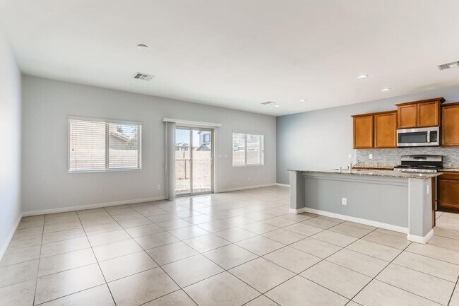 Building Photo - LOVELY 2 story home with 2 car garage! Ready for immediate move in!!