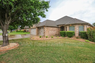 Building Photo - 3505 SW Cranbrook Ave