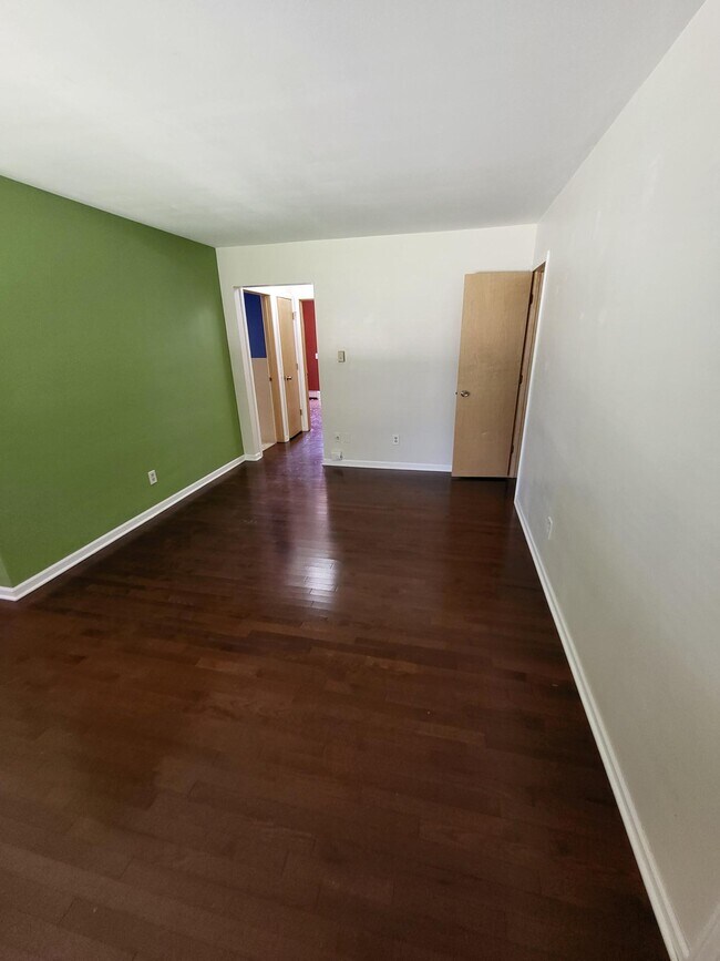 Foto del edificio - 1305 Jewel Ct