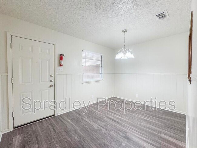 Building Photo - 326 Tucson Dr