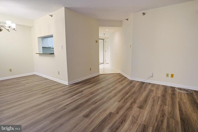 Building Photo - 2400 Clarendon Blvd