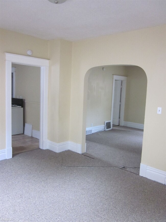 Building Photo - 4 br, 1.5 bath House - 127 W Alcott St