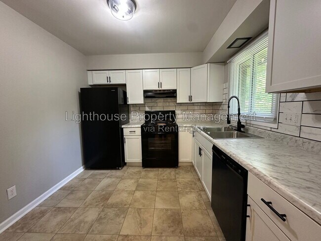 Foto del edificio - 120 Heather Hills Dr