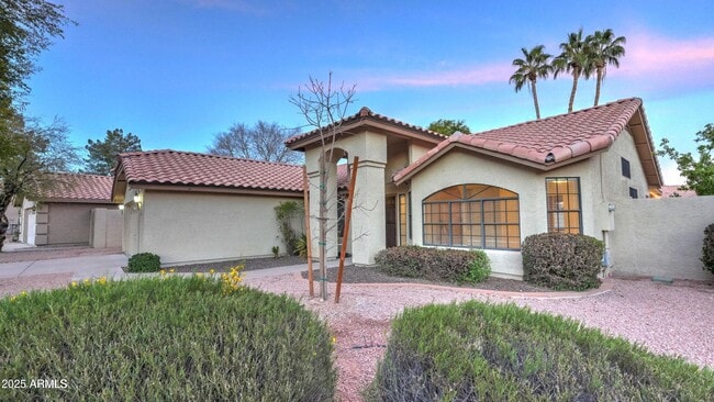 Building Photo - 9445 S La Rosa Dr