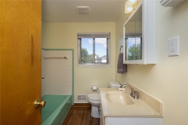 Building Photo - 69 Green Clover Dr