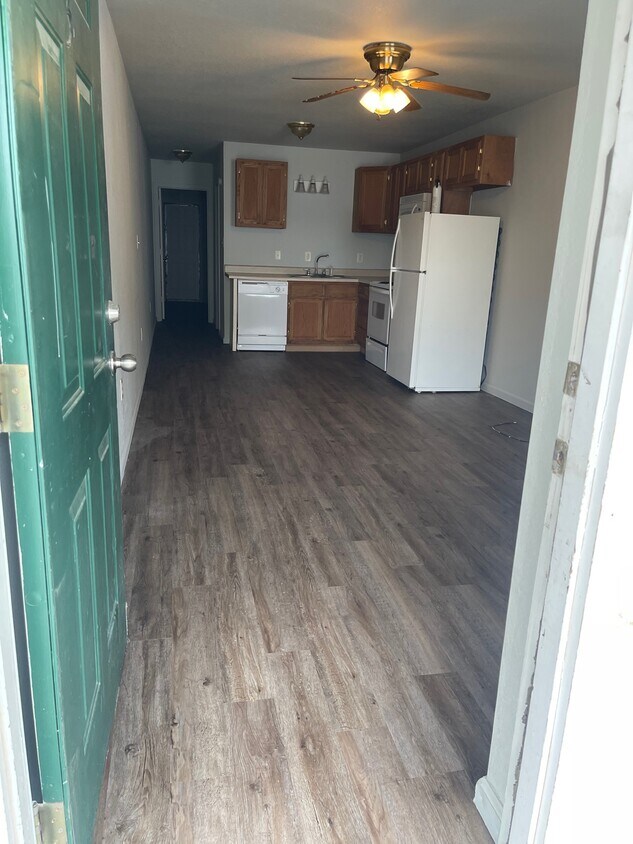 Foto principal - 103 E 4th St