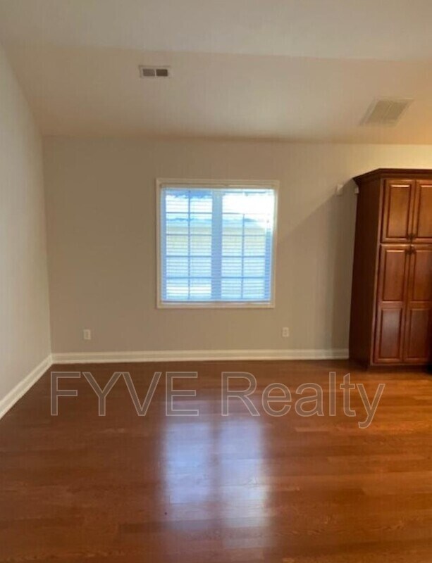 Foto del edificio - 915 Gothic Manor Ln
