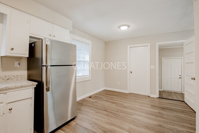 Foto del edificio - NOW OFFERING $250 OFF FIRST FULL MONTH IF ...