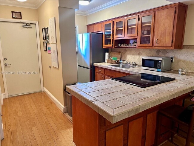 Foto del edificio - 6580 Santona St