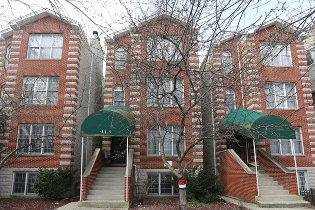 Building Photo - 918 N Paulina St