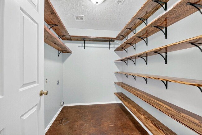 Building Photo - 1012 Triple Crown Dr