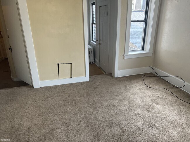 Building Photo - 1 br, 1 bath 4plex - (Dormont)  (Close To ...