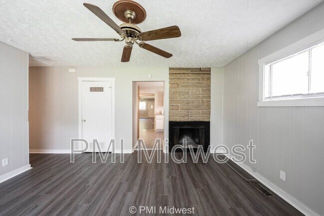 Building Photo - 3748 N Hawthorne Ln
