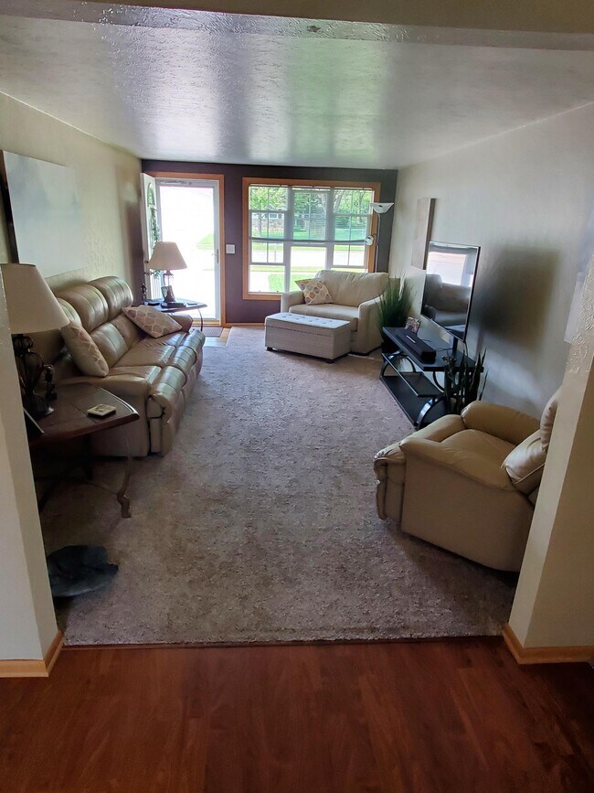 LIIVING ROOM - 1148 Rockwell Rd