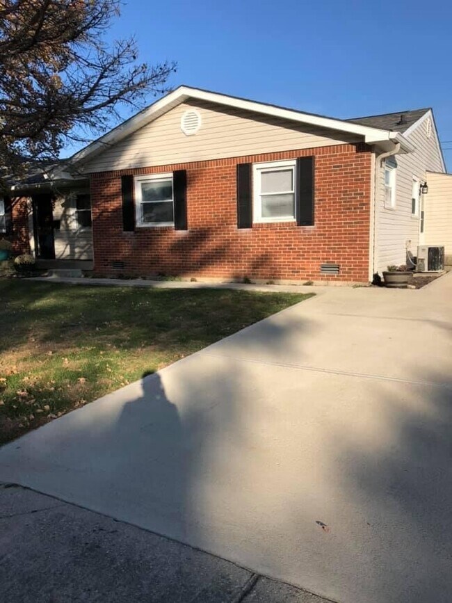 Driveway - 1443 Coachlite Dr