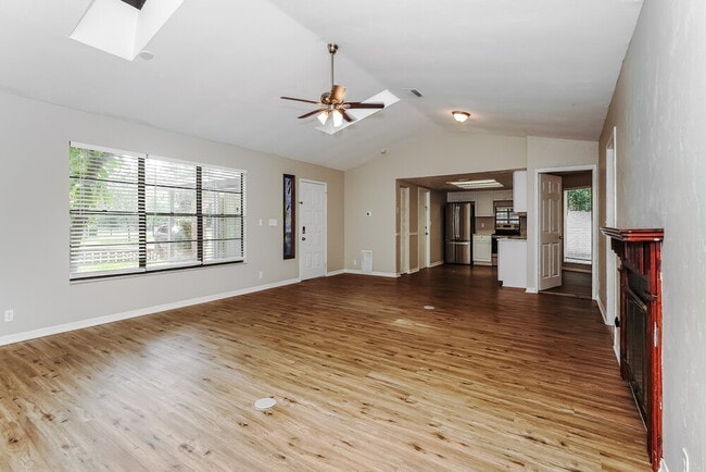 Building Photo - 2 Woodgate Ct