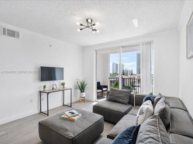Foto del edificio - 17100 N Bay Rd