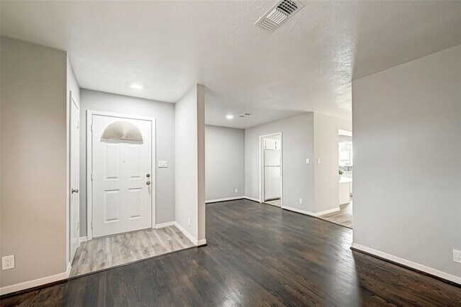 Foto del edificio - 13909 Oak Leaf Ln