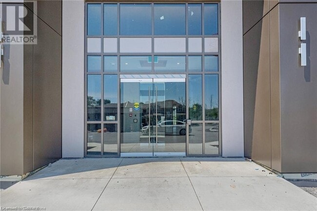 Building Photo - 470 Dundas St E