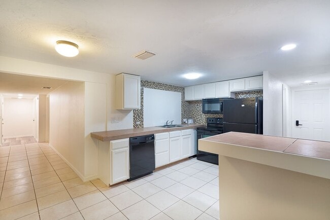 Foto del edificio - 7407 Duke Dr