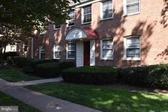 Building Photo - 2801 Arlington Blvd