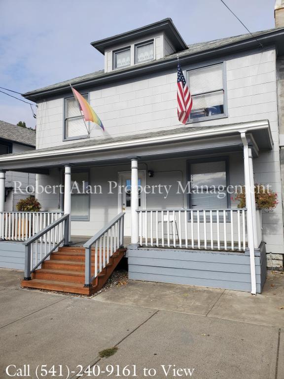 Primary Photo - 119 SW Emigrant #1