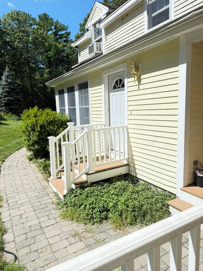 window seat and skylight as seen from outside - 20 Partridge Ln