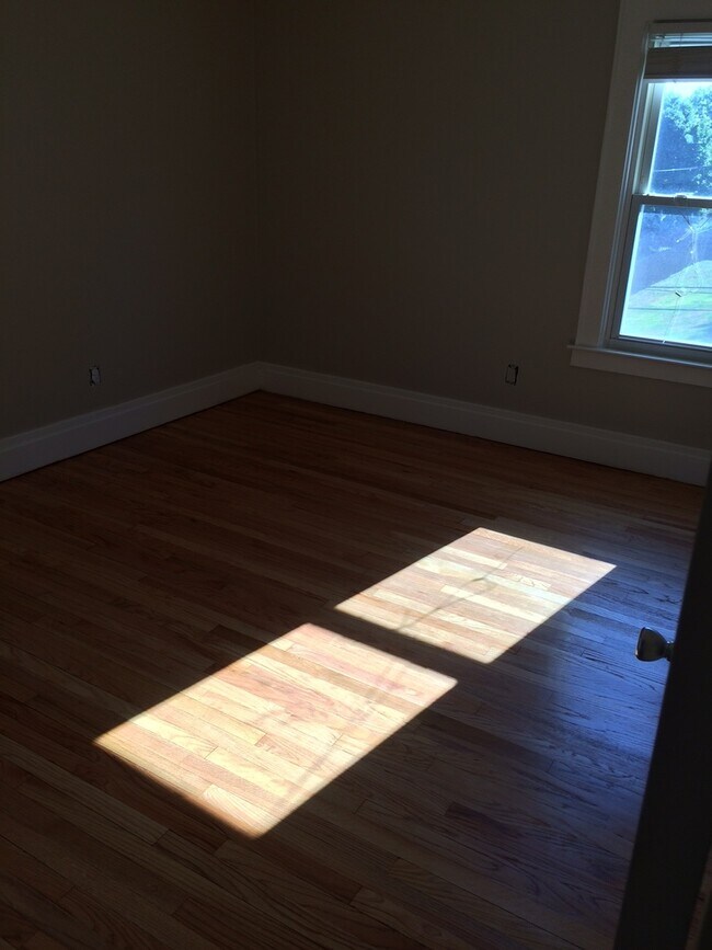 Foto del edificio - Spacious 4BR 2 Bath Colonial