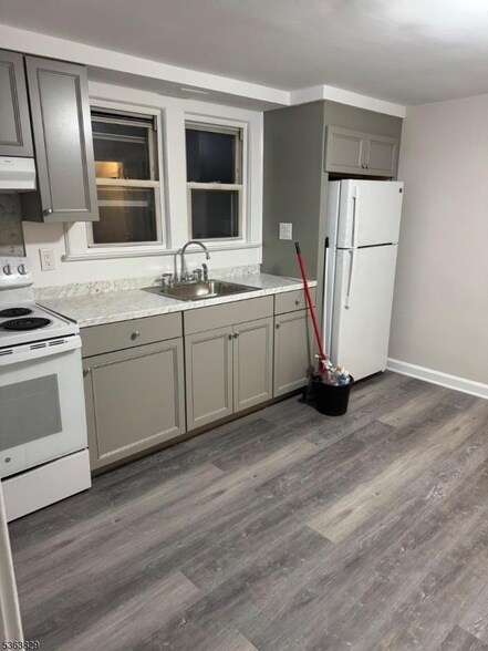 Foto principal - 1062 E 25th St
