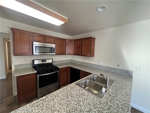 Foto del edificio - 7685 Haven Ave