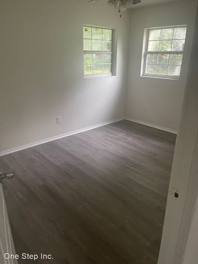 Building Photo - 3 br, 1 bath House - 1710 SW 3rd St