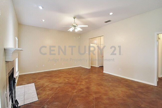 Building Photo - 302 Aspen Ct W