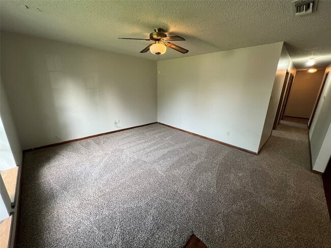 Foto del edificio - 411 W Pelton St