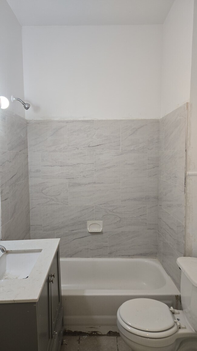 Foto del edificio - 4122 S Johnson St