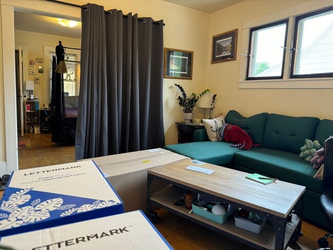 Building Photo - 2318-2320 E Washington Ave.