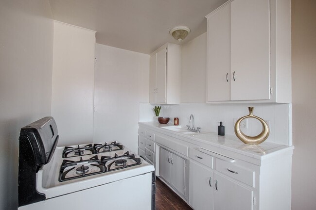 Photo - 1887 Locust Ave Apartment