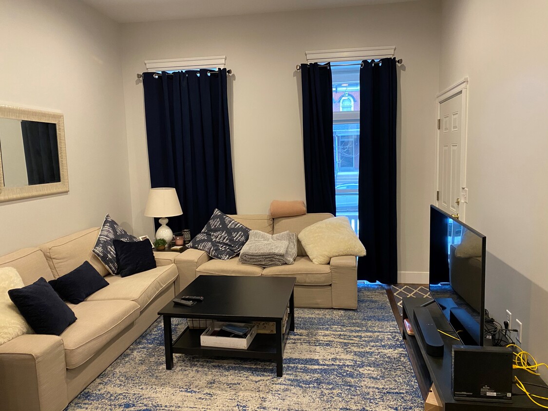Living Room - 628 N Lime St