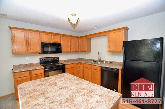 Foto del edificio - Wonderful Waukee Townhome