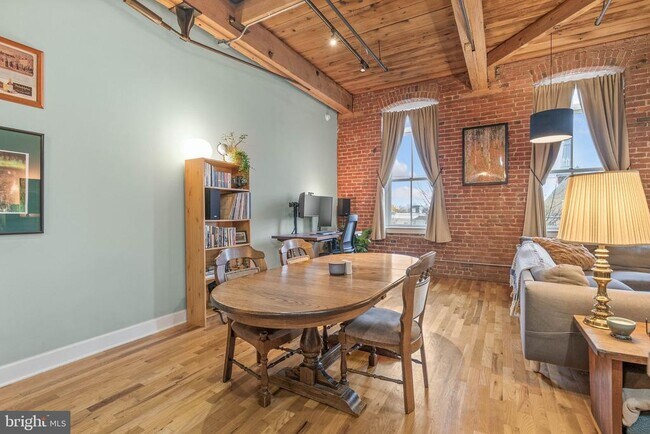 Foto del edificio - 2551 Trenton Ave