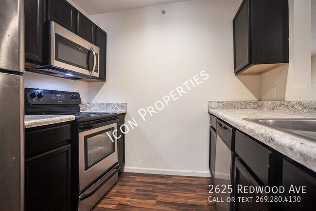 Building Photo - 5 BEDROOM W/GARAGES FOR THE PRICE OF 4!